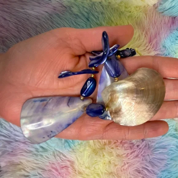 ➷ 5/$25 Vintage Purple Shell Necklace - Picture 2 of 3